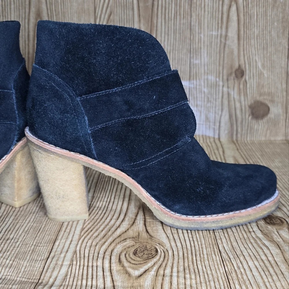 UGG Brienne Black Suede Buckle Ankle Heeled Boots Size‎ 8